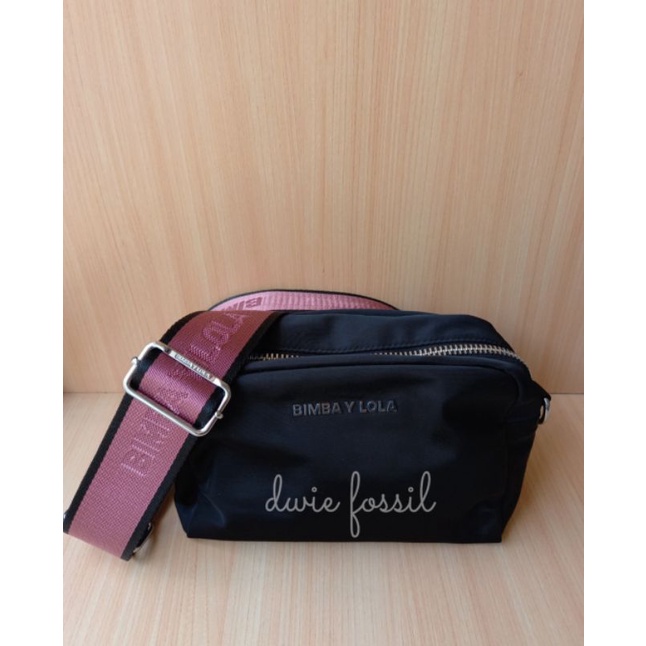 Tas Bimba Y Lola Small Crossbody Black- Pink Black Logo Strap Original
