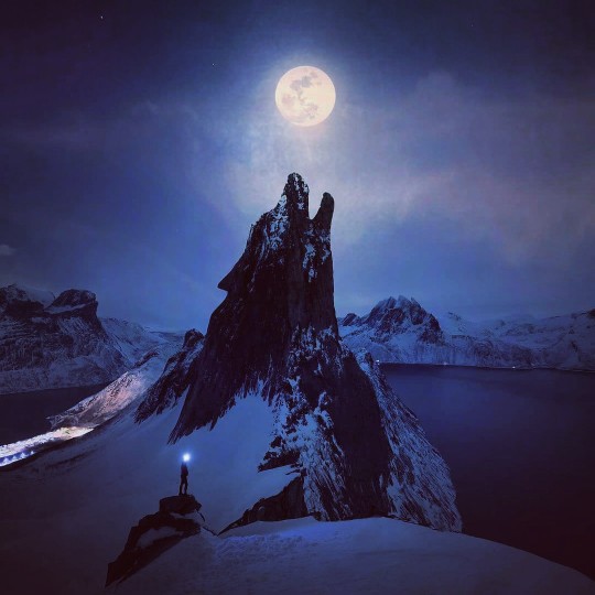 Impraboard ( Tanpa Lubang ) Dimensi : 31cm X 39cm X 3mm