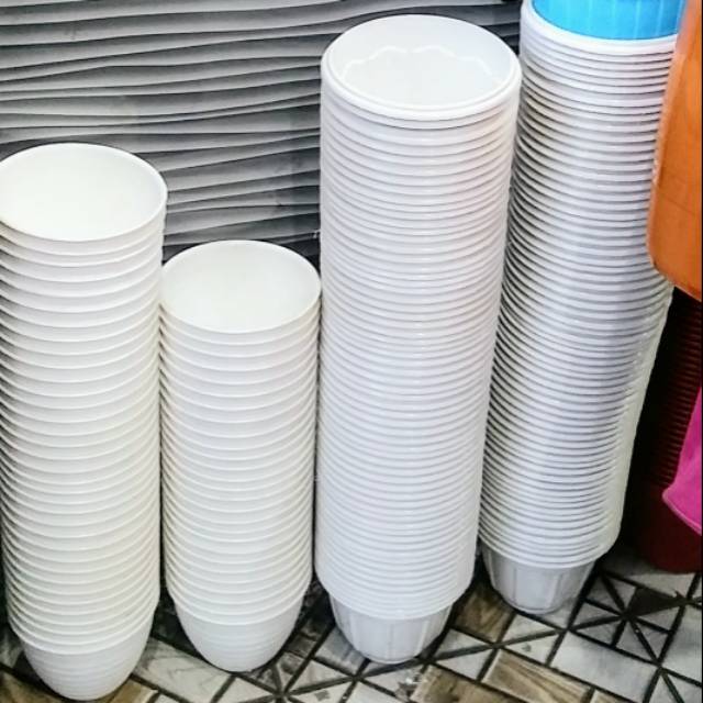 POT BUNGA PLASTIK PUTIH 20CM