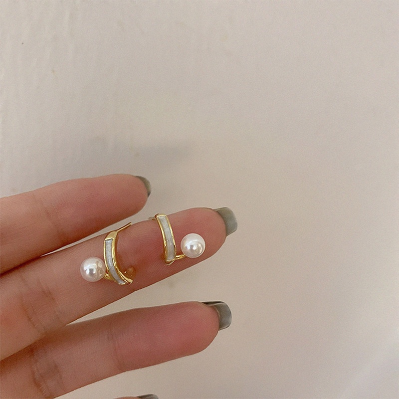 Anting Stud Bentuk C Aksen Mutiara Bahan S925 Silver Needle Gaya Korea
