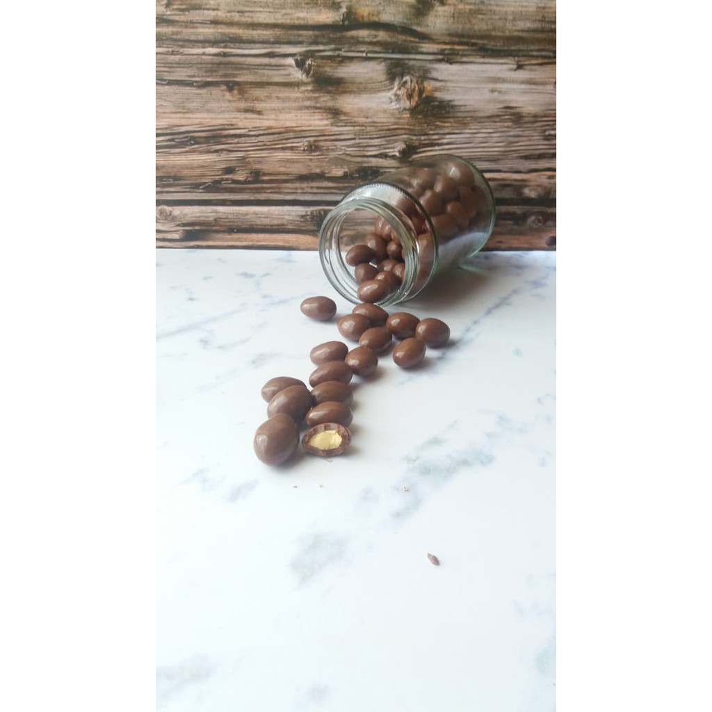 

Coklat Siverqueen Bites Almond Kemasan 1/2 kg PROMO