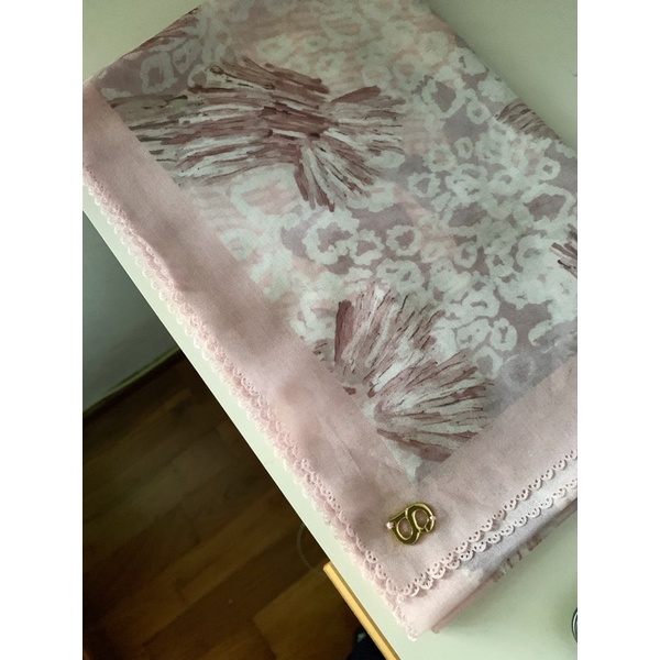 Buttonscarves Les Amities Preloved