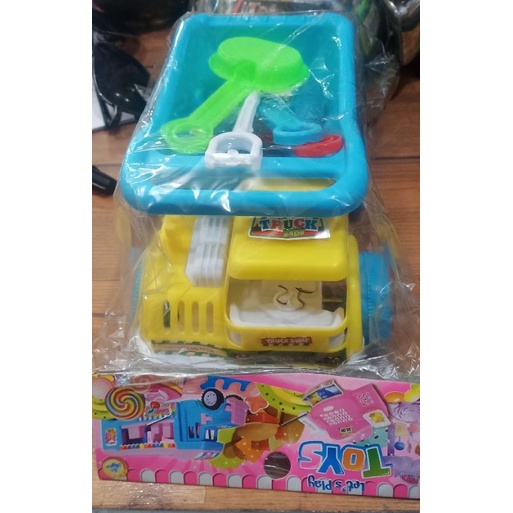 mainan anak truck berikut skop buat main pasir