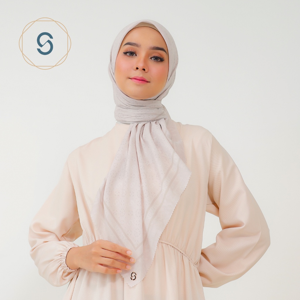 Seradia Hijab Segi Empat Monogram 2.0-Nouve