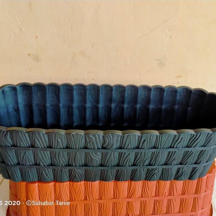 pot plastik panjang kayu hitam 70cm