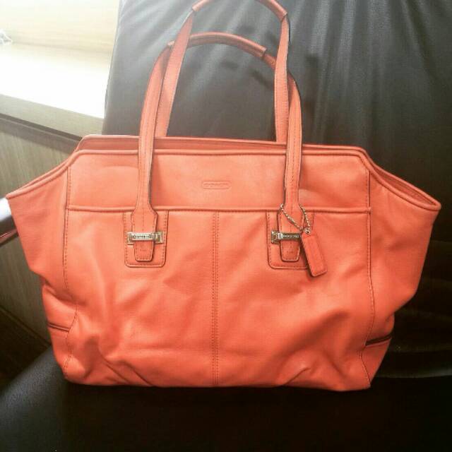 preloved coach peach like new