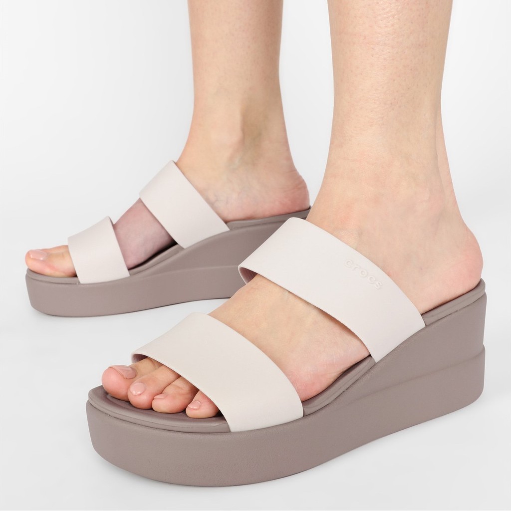 Crocs / Crocs Brooklyn Mid Wedge / Sandal Wedges / Sandal Crocs / Crocs Wanita / Crocs Wedges / Selop Wanita