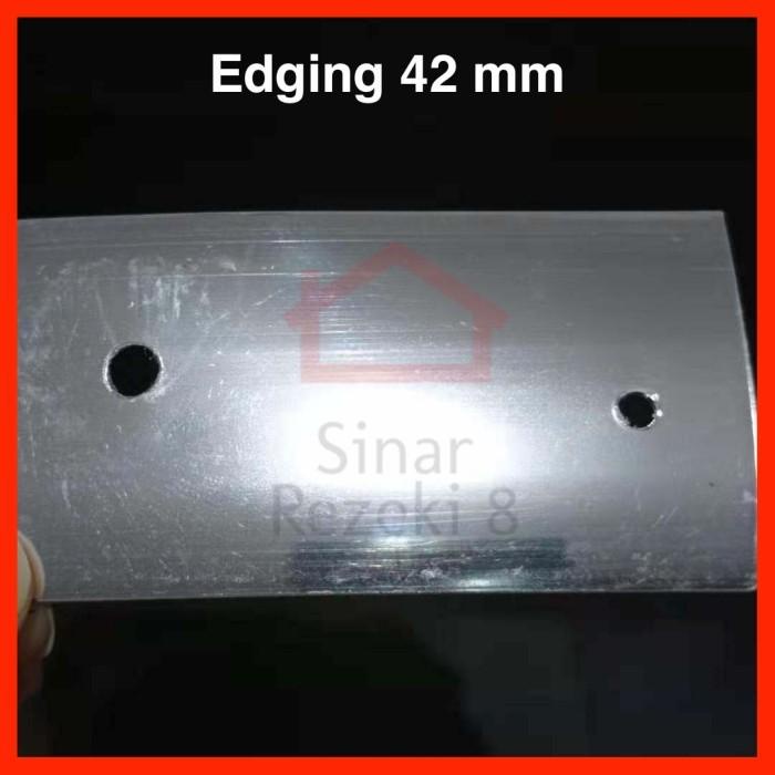 

Edging HPL Silver HAIRLINE Brush Metal Stainless Lebar 42 mm x 1 mm Kualitas Terjamin