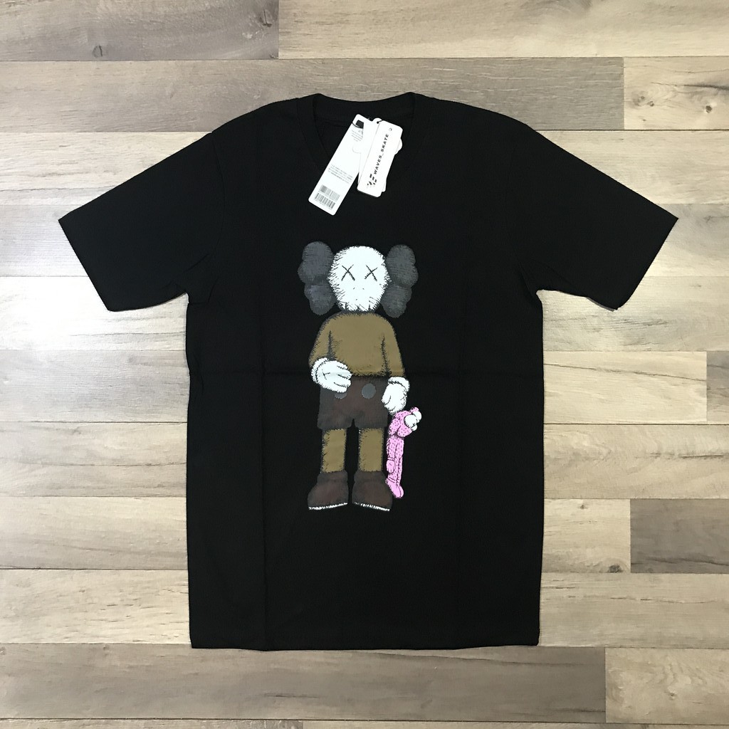 KAOS UNIQLO x KAWS (SUMMER UT GRAPHIC BLACK) - 100% COTTON - TERLARIS-HITAM SUMMER UT