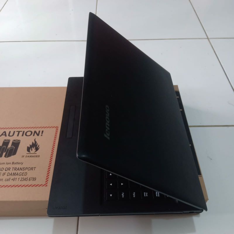 Laptop Lenovo ideapad 100 Core i3-5200U Ram 4GB/500GB HD graphic 5500 Windows 10 Layar 14 inch