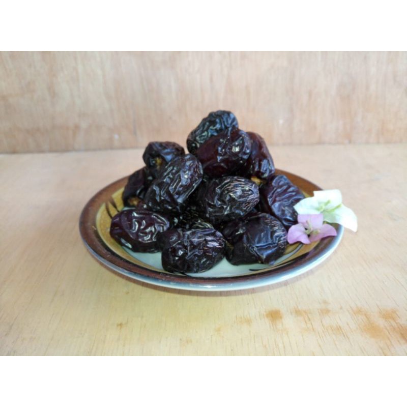 

Original kurma Ajwa Premium Madinah