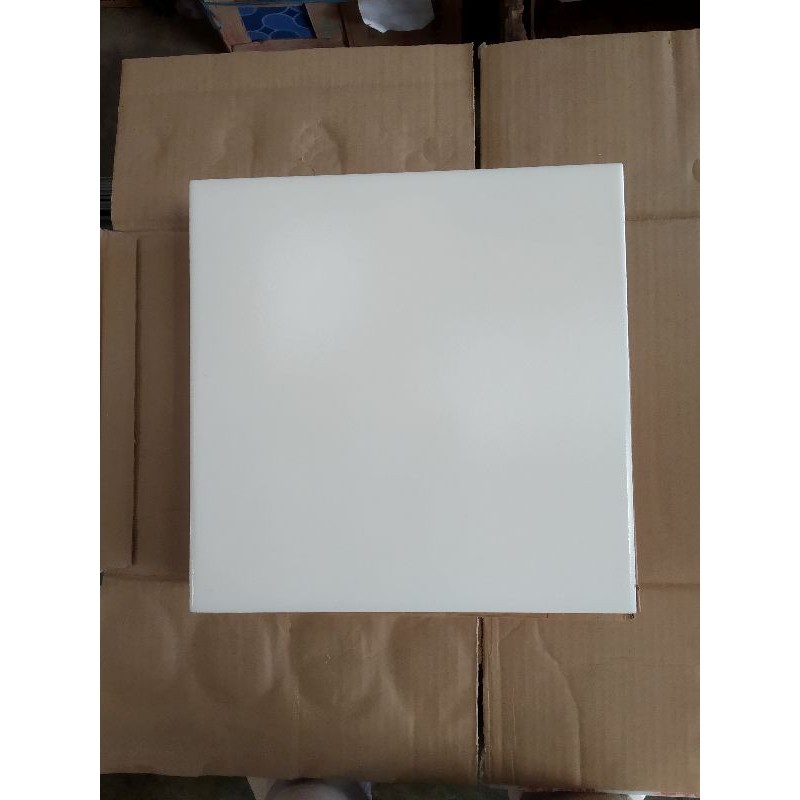Keramik Lantai 30×30 putih kilap KW1
