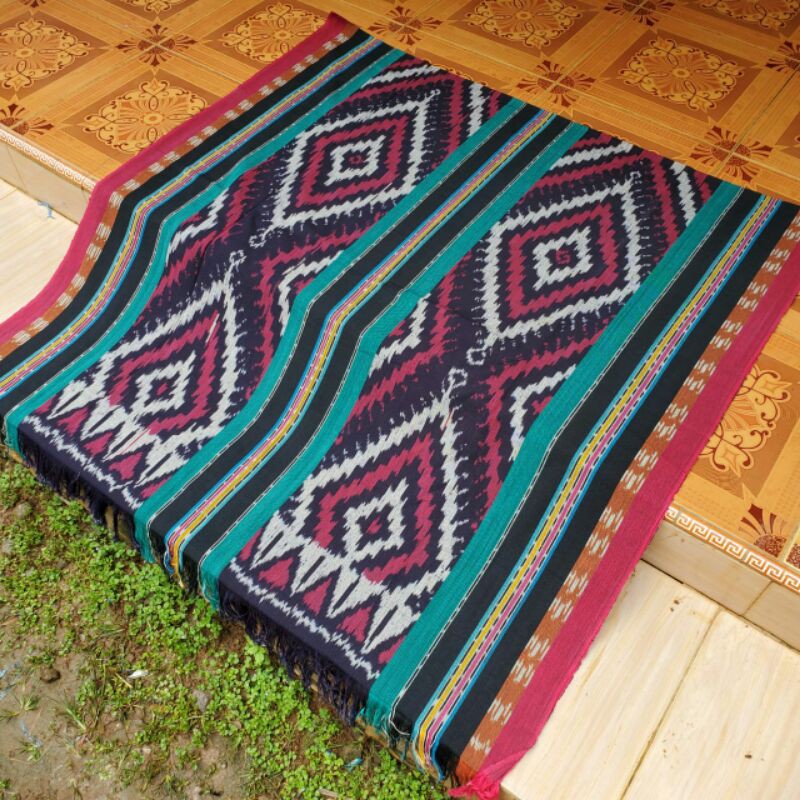 Kain Tenun Etnik Toraja