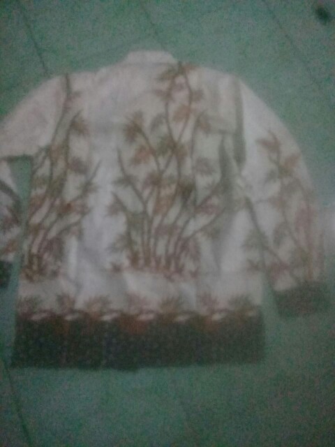 Hem Batik Kencana Putih | Atasan Pria Batik Modern Batik Pria Motif New Sekar Warna Putih Pekalongan