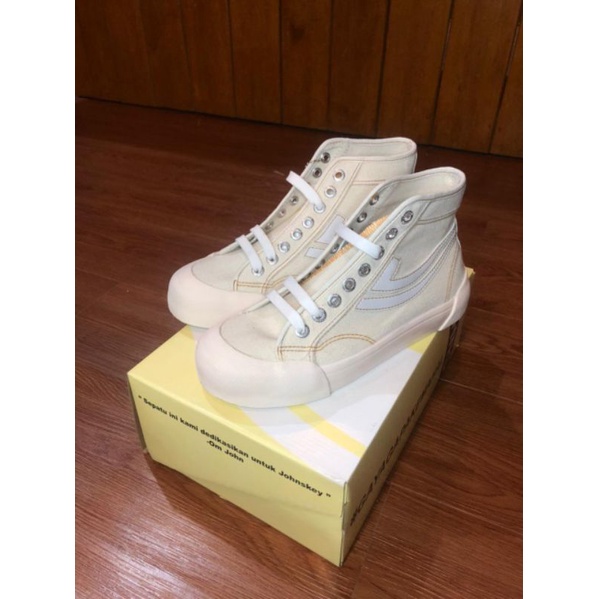 Johnson Galaxy Pro High Cut Milky BNIB - Sepatu Sneakers Casual