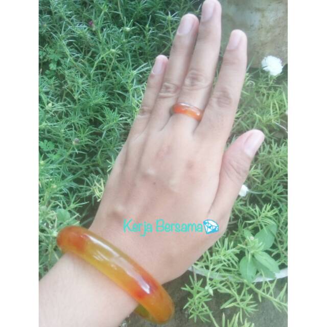 Gelang dan cincin batu giok pipa