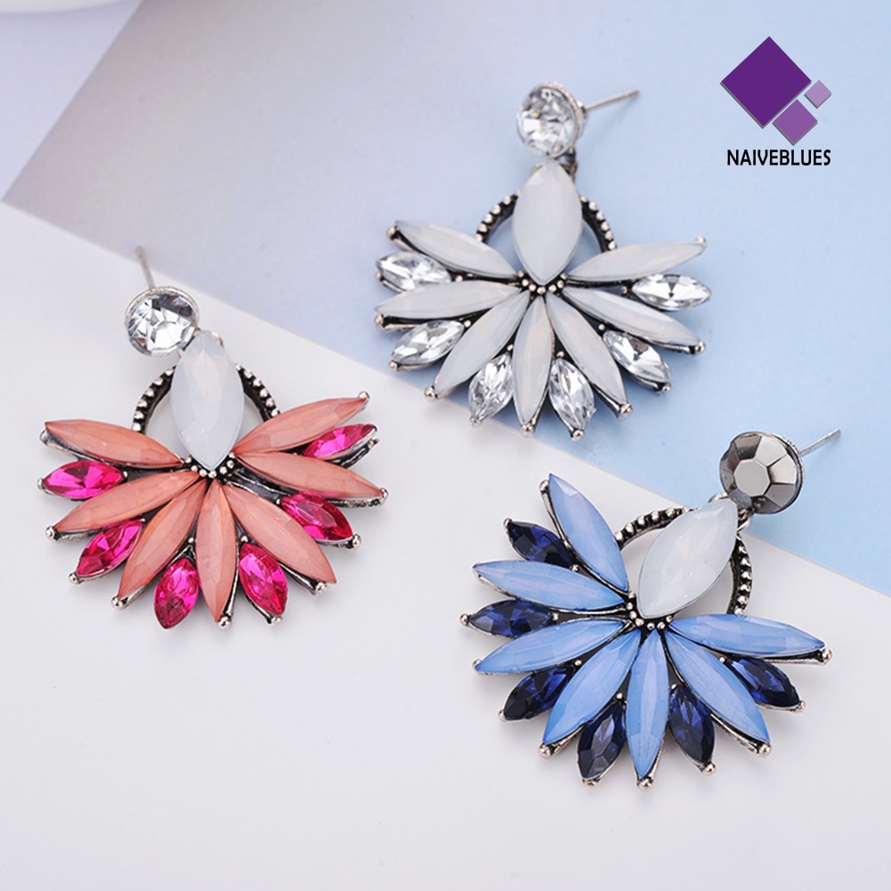 Anting Stud Berlian Imitasi Bentuk Bunga Gaya Boho Vintage Untuk Wanita