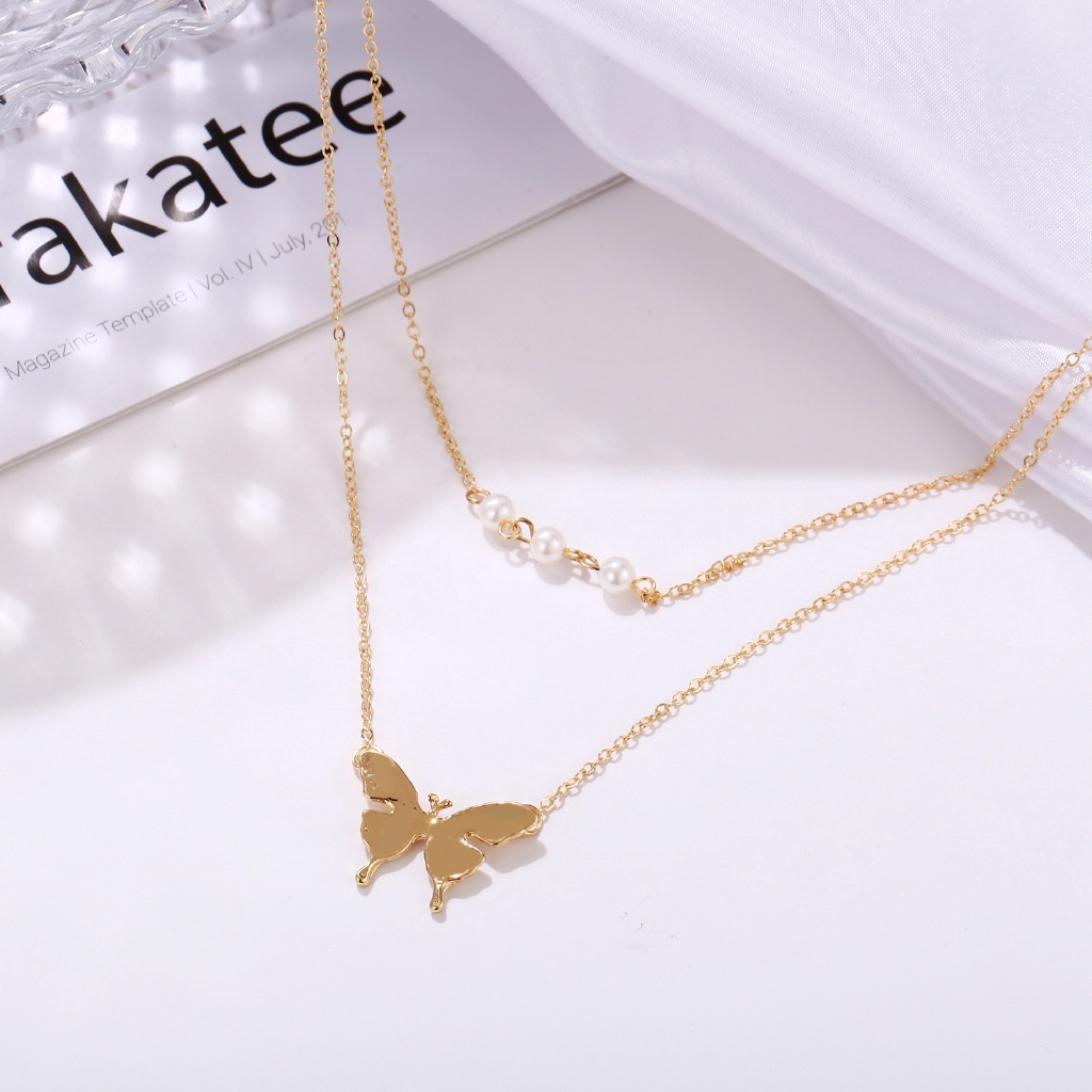 Kalung Choker Multilayer Liontin Bulan Sabit Warna Gold untuk Wanita