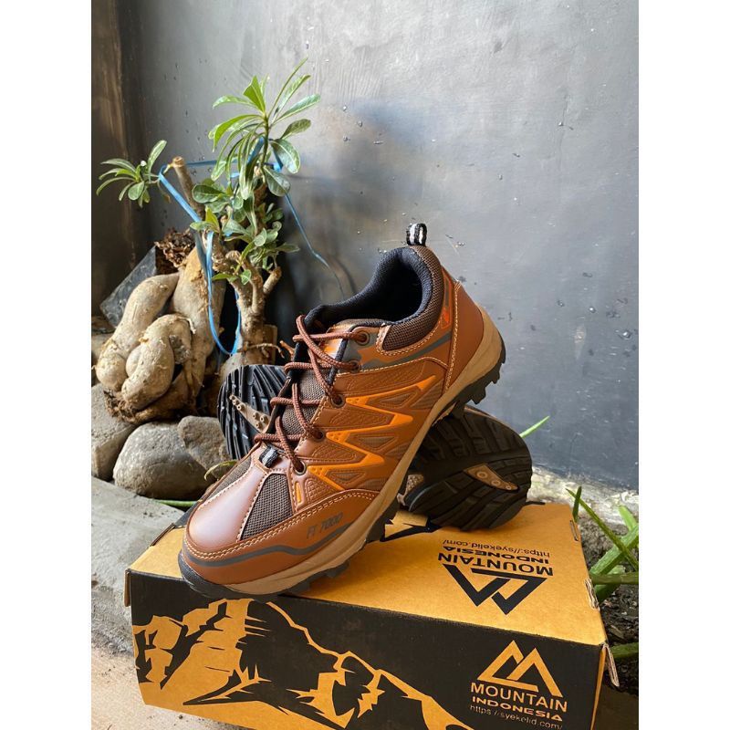 SEPATU HIKING OWEN PREMIUM