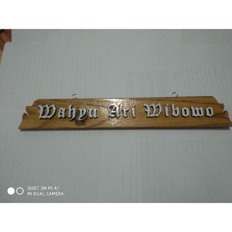 Papan Nama Gantung dari Kayu Jati Murah Bebas Custom
