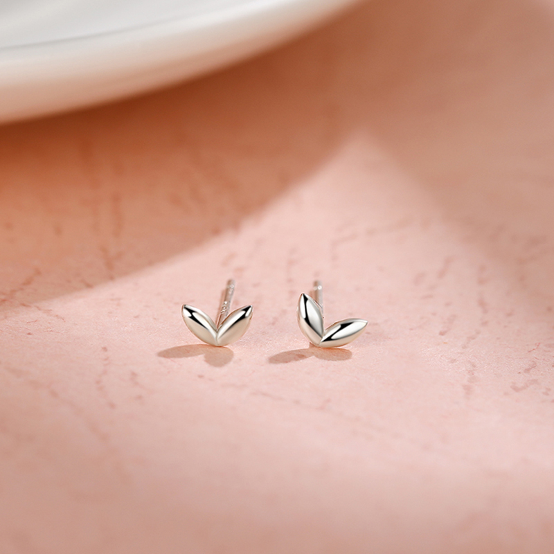 Anting Stud Desain Hati Daun Tauge Gaya Simple Untuk Wanita