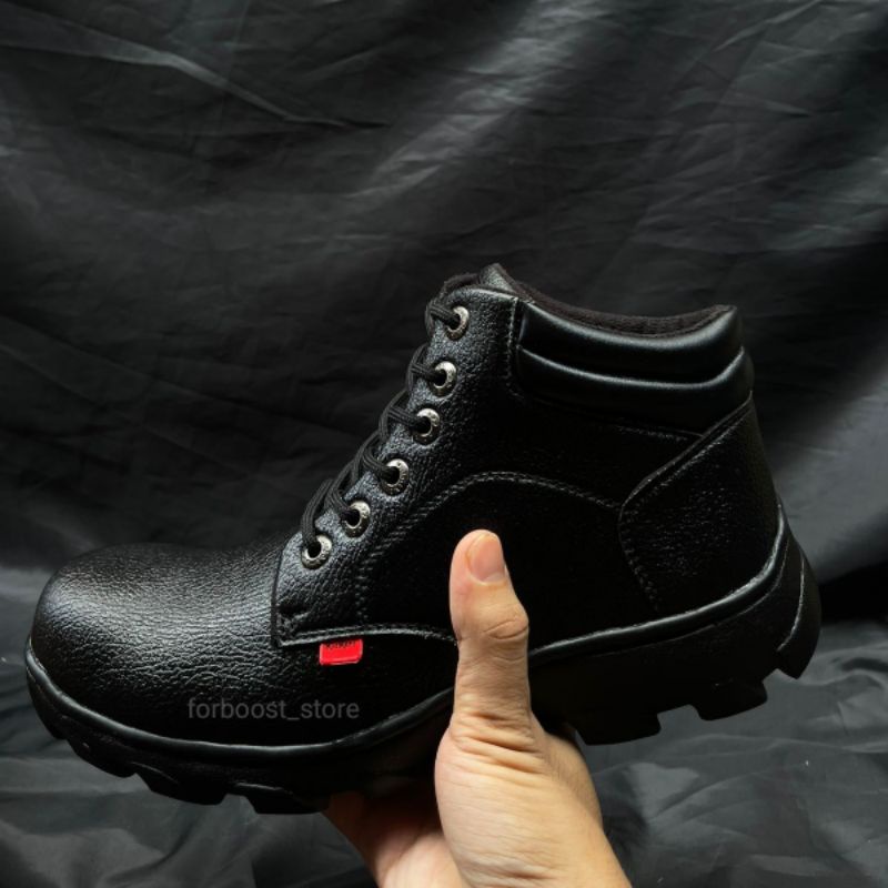 sepatu safety pria ujung besi sepatu septy boots kerja lapangan proyek  terbaru dan nyaman