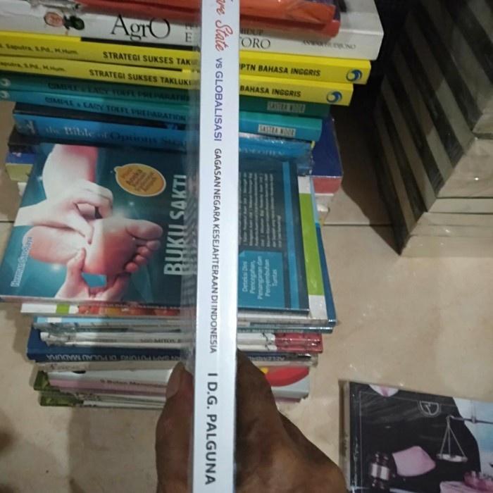 

MUST HAVE!! BUKU ORI WELFARE STATE VS GLOBALISASI GAGASAN NEGARA KESEJAHTERAAN DI TERLARIS