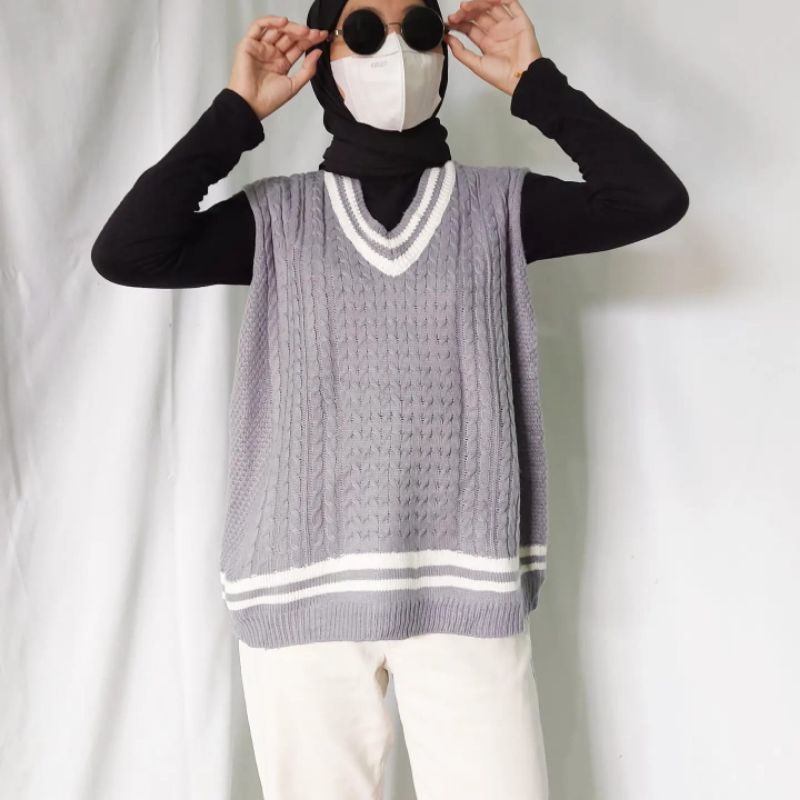 vest lilac, dress cream, rope picnic