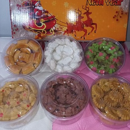 Paket Kue Natal Tahun Baru / Hampers Natal Kue Kering Cookies isi 6 toples + box