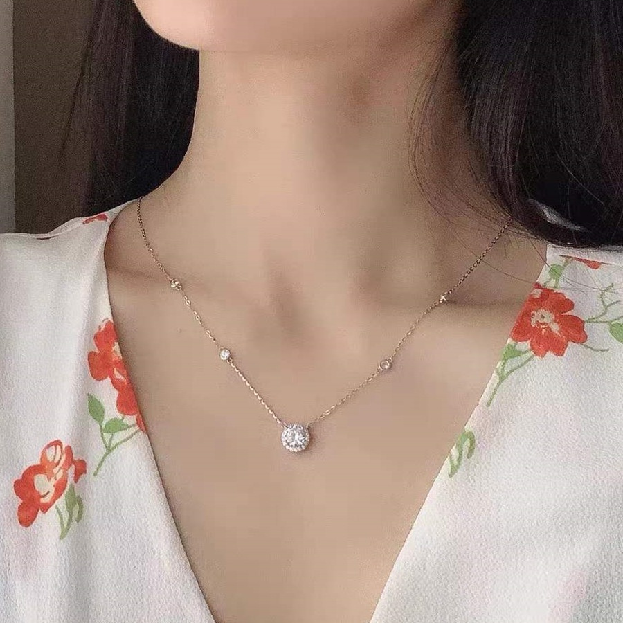 Kalung Rantai Dengan Liontin Bulat Motif Bintang / Polkadot Warna Silver Untuk Wanita