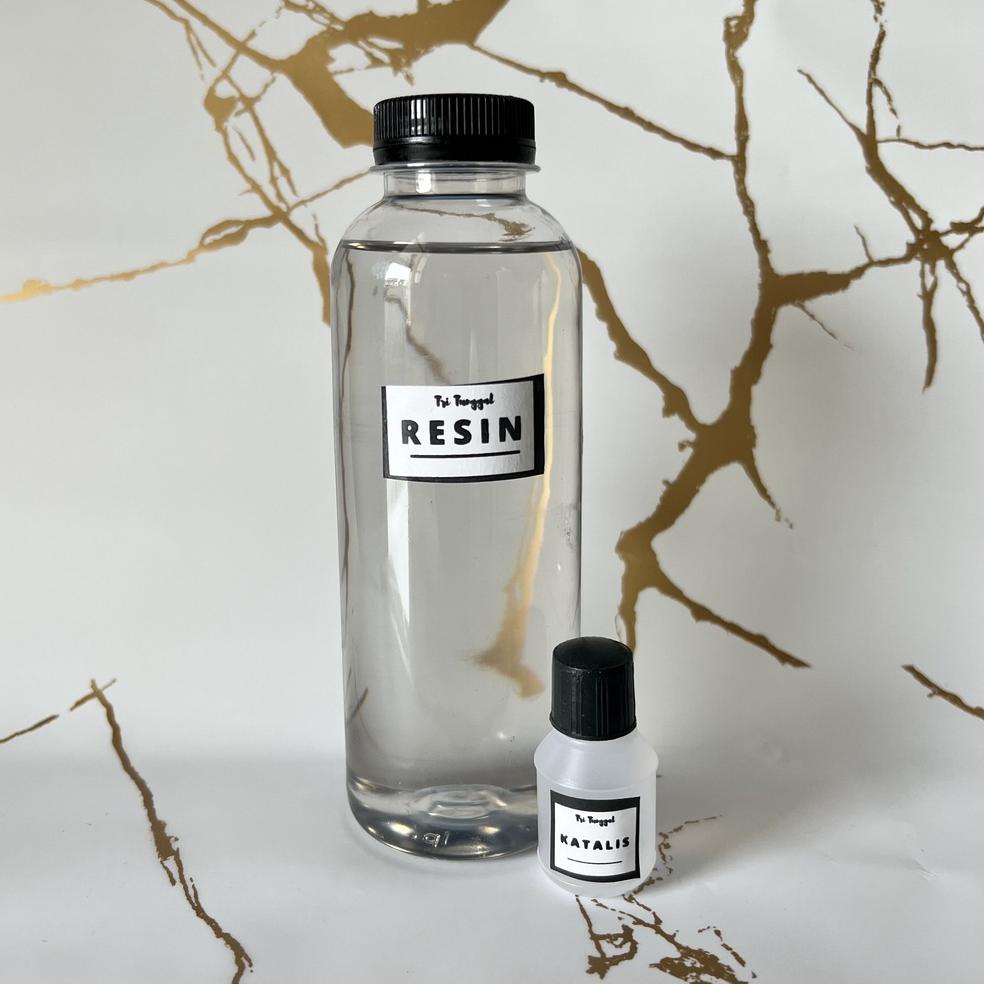 

GRATIS ONGKIR RESIN 250 ml + Katalis Premium Bening Clear Transparan Recin Recine Catalis Fiber Acrylic DIY Hardener Hard Talang Tambal Kerajinan Craft Art Seni Tambal Plastik Mika Keras Bentuk 177 Polyester Kesenian Cair Cairan Liquid Alat Grosir Prakary