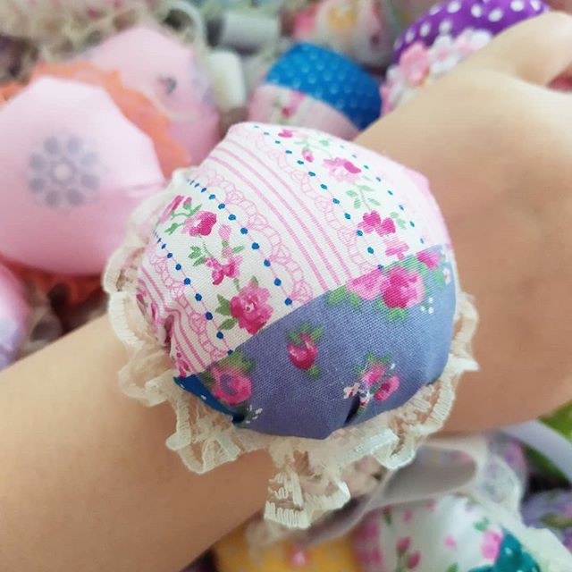 Bantalan Jarum Gelang Pincushion Tempat Tusuk Jarum Pentul Shopee Indonesia