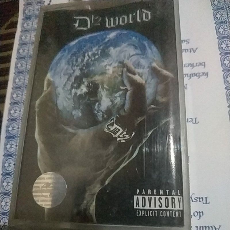 Kaset pita D12: World