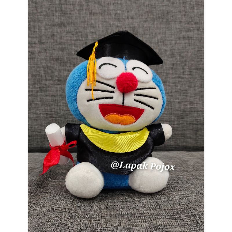 Boneka Wisuda karakter Lucu Yelvo halus