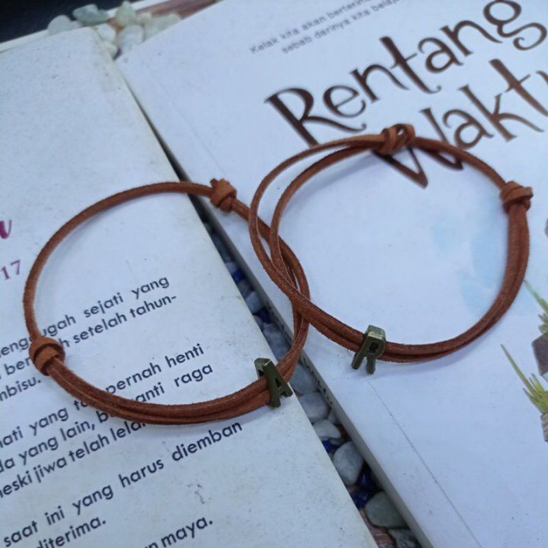 Gelang Tali Kulite Seude Nama Inisial Besi Model Vintage Rajarta