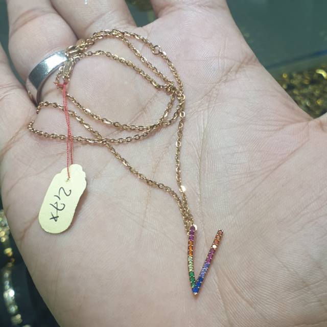 Kalung koye emas asli model inisial V warna