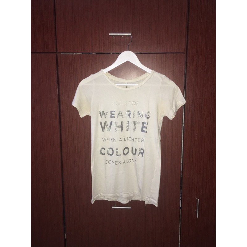 Preloved Stradivarius White Graphic Tee / T-Shirt (Kaos Putih)