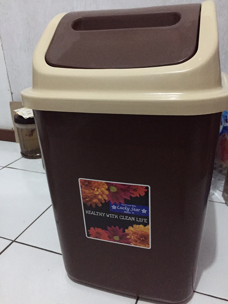 Tempat Sampah Square Tutup Goyang Coklat Lucky Star 25 Lt