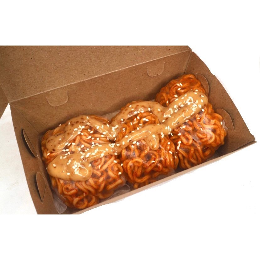 

Spicy noodle spring roll with rice paper