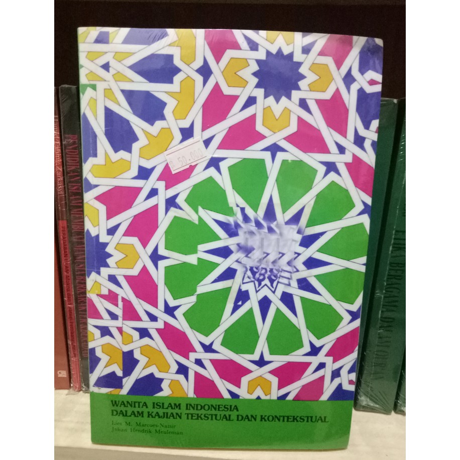 Wanita Islam Indonesia Dalam Kajian Tekstual dan Kontekstual - Lies M