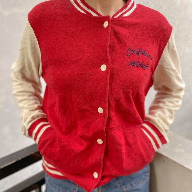 JAKET BASEBALL VARSITY RED THRIFT WANITA