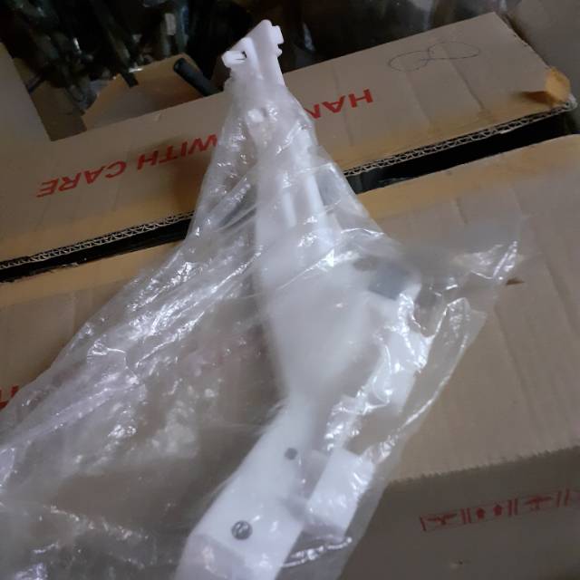 Breket bemper belakang swift st