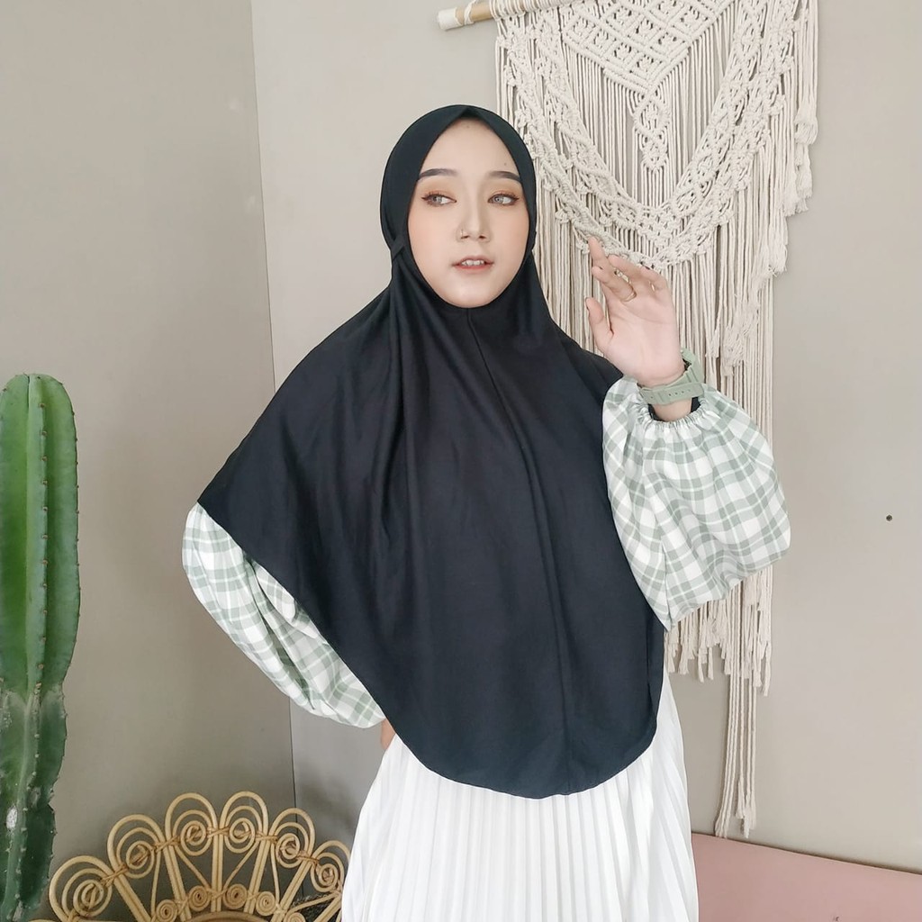 Hijab Instan Bergo Emilia XL Tali instan kaos Bergo-EMILIA HITAM