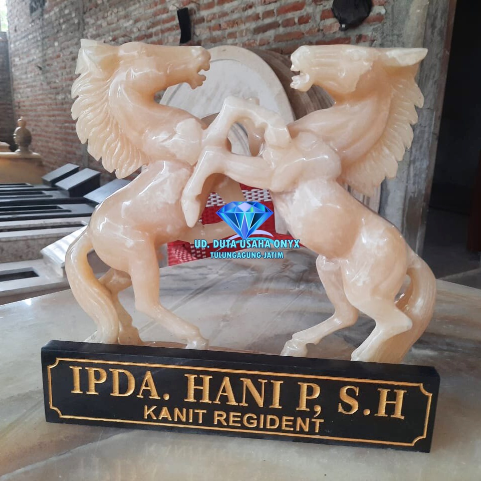 

Papan nama model patung kuda | Papan nama meja kantor