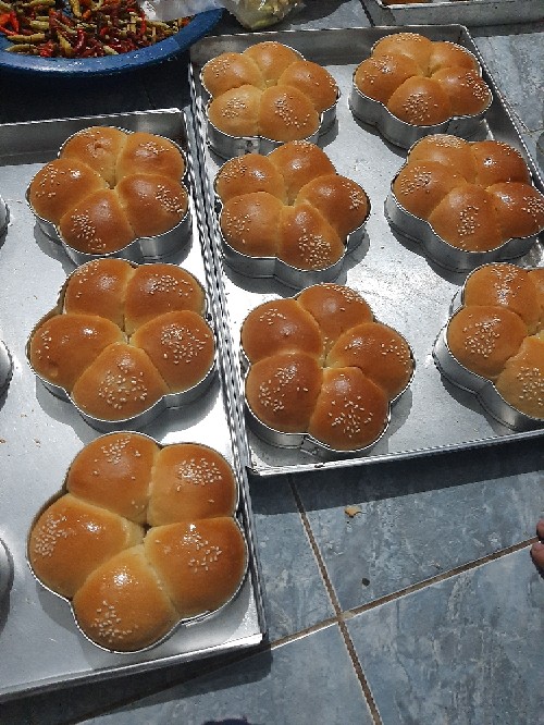 Sprei Kintakun Dluxe 180x200 B4 - Agnesia Brenda Braxley Caroline Danielle Ezlyn Graciela Zirafa