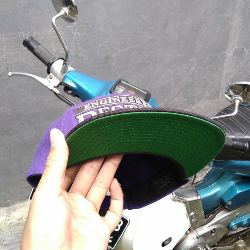 Topi MNWKA Miskha Snapback