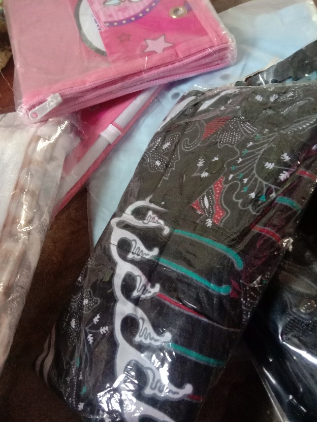 Kemeja Pria Lengan Panjang Motif Kupu Abu Abu.