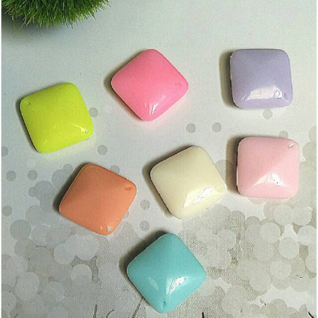 

Manik - Manik / Mote Akrilik Doff Bentuk Segi Empat 1pack