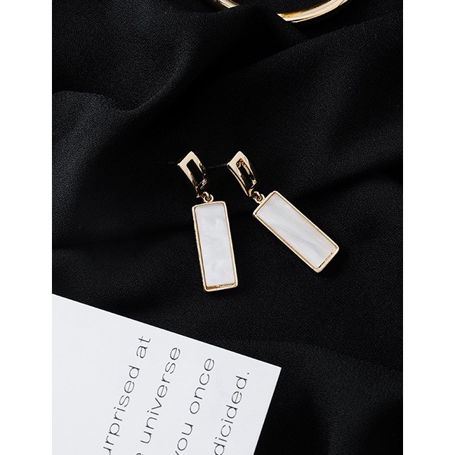 LRC Anting Tusuk Fashion Golden Geometric Shape Rectangular Shell Studs D59690