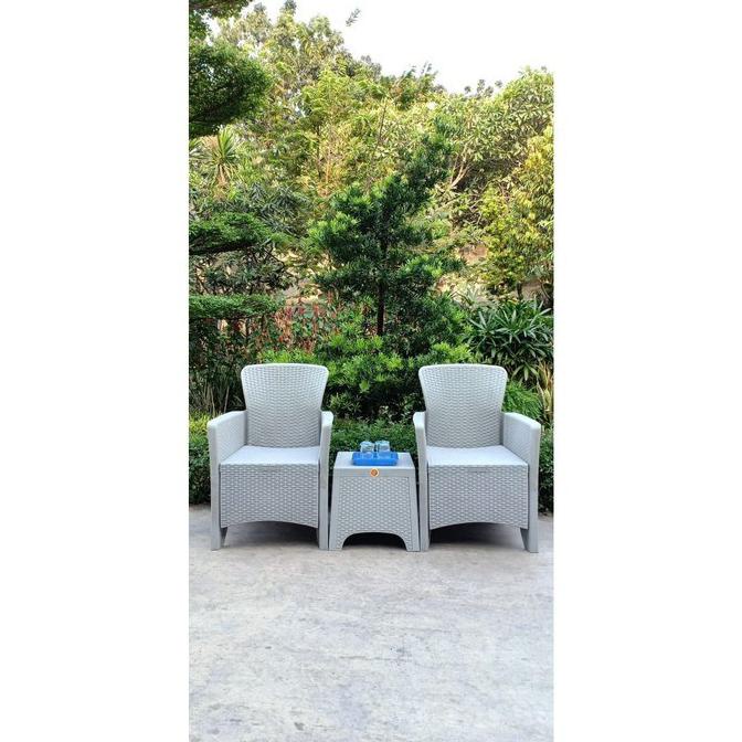 Promo Set Kursi + Meja Teras Plastik Motif Rotan Akr Akako Damitaseller